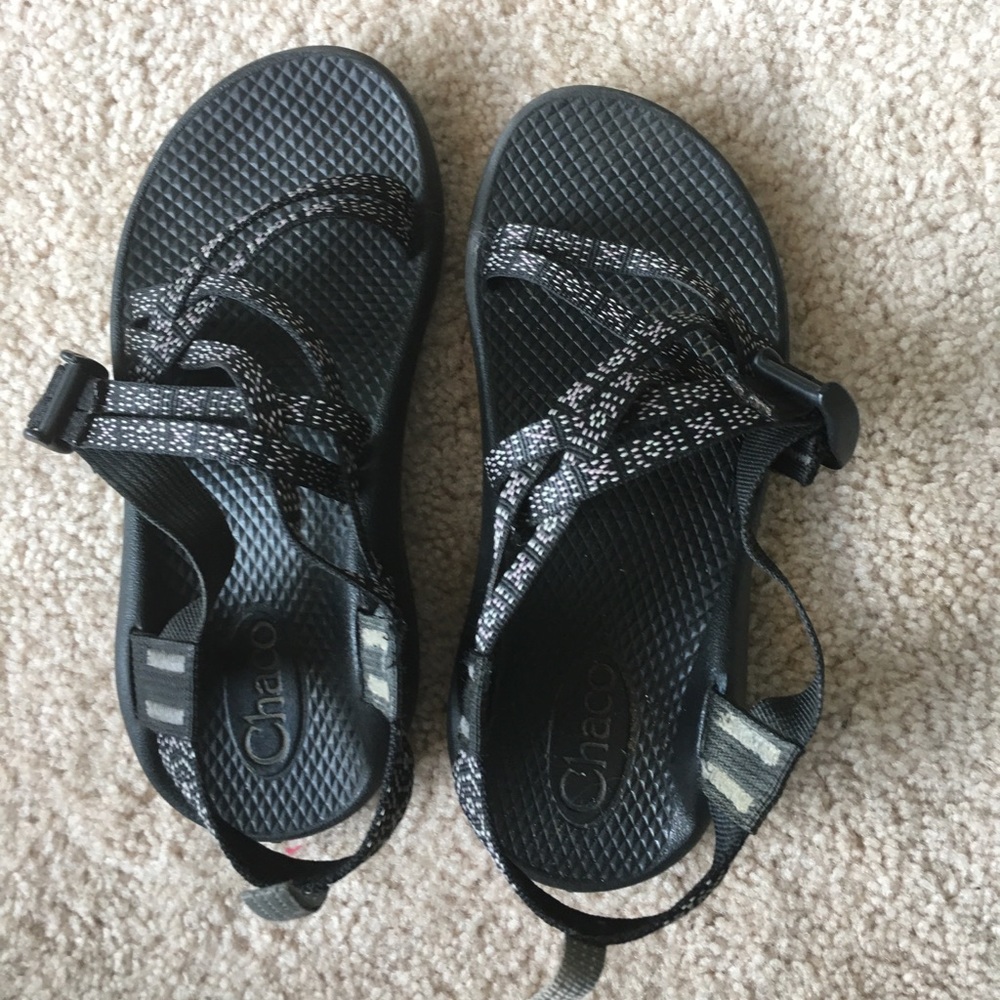 gently worn girls chacos